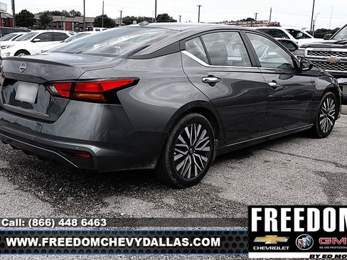 Used 2025 Nissan Altima 2.5 SV FWD image 6