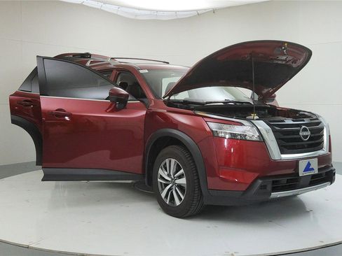 Used 2024 Nissan Pathfinder SL image 9