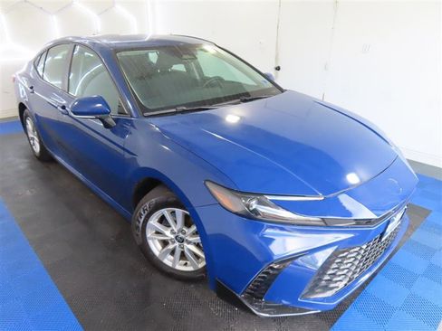 Used 2025 Toyota Camry LE FWD image 5