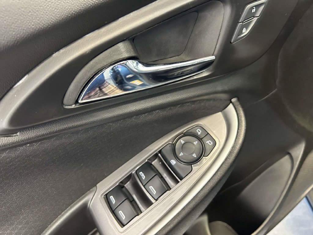 Used 2025 Chevrolet Malibu LT FWD image 16