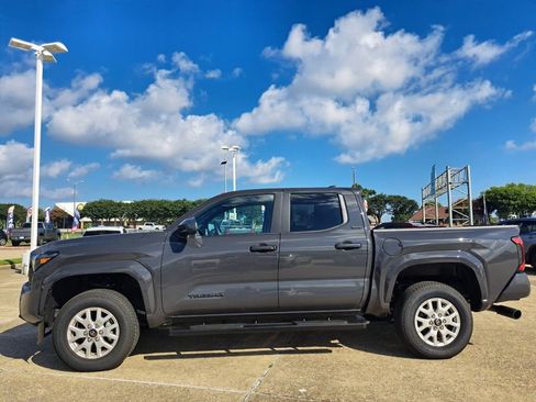 Used 2025 Toyota Tacoma SR5 AWD/4WD image 8