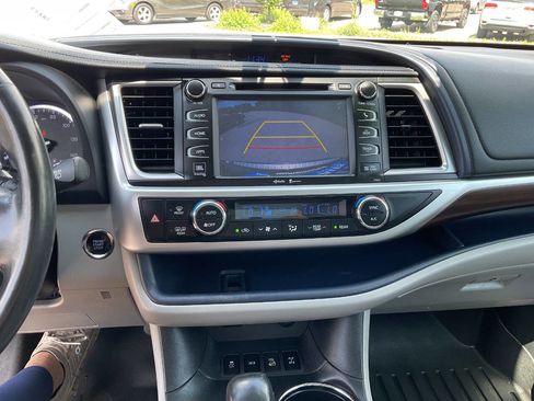 Used 2014 Toyota Highlander Limited w/ Driver Technology Package AWD/4WD image 20