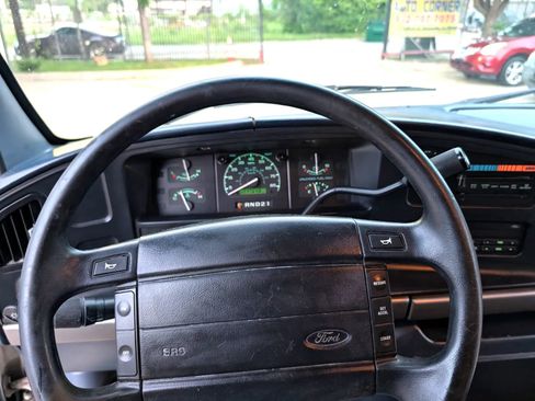 Used 1995 Ford E-250 and Econoline 250 Heavy-Duty RWD image 8