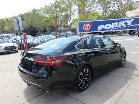 Used 2016 Toyota Avalon Limited w/ Toyota Safety Sense Package FWD image 4