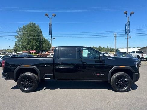 Used 2025 GMC Sierra 2500 AT4 AWD/4WD image 11