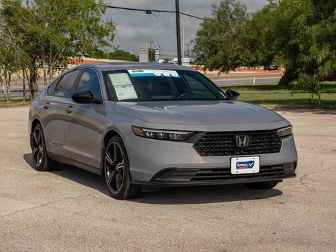Used 2025 Honda Accord Sport image 2