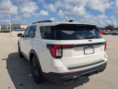 Used 2025 Ford Explorer ST AWD/4WD image 7