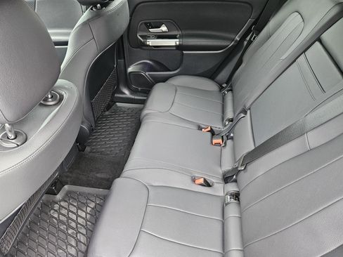 Used 2025 Mercedes-Benz GLB 250 image 30