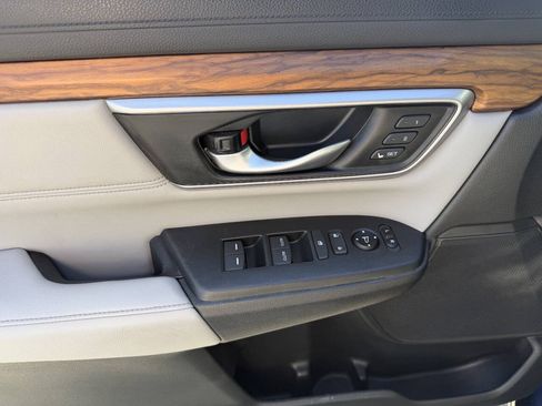 Used 2018 Honda CR-V Touring image 30