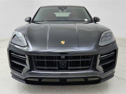 Used 2024 Porsche Cayenne Turbo GT image 2