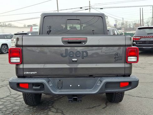 Used 2021 Jeep Gladiator Willys image 6