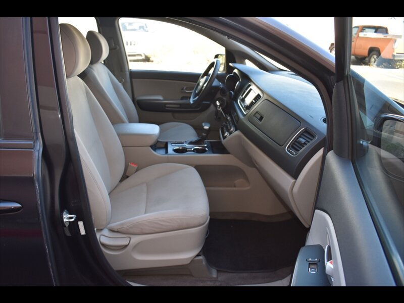 Used 2019 Kia Sedona LX FWD image 34