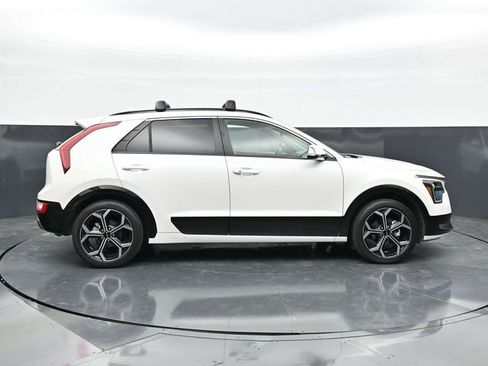 Used 2023 Kia Niro EX Touring FWD image 8