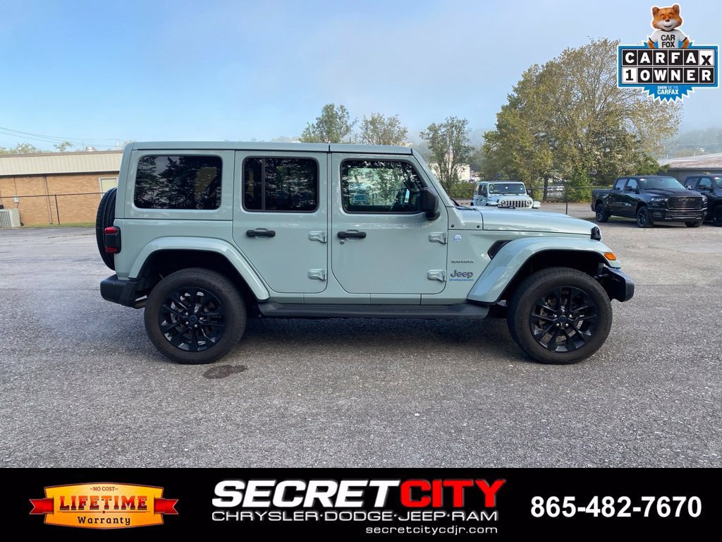 Used 2024 Jeep Wrangler Unlimited Sahara w/ Technology Group AWD/4WD image 4