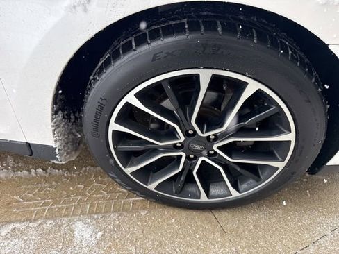 Used 2019 Ford Taurus Limited image 10