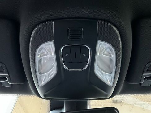 Used 2025 Jeep Compass Trailhawk image 16