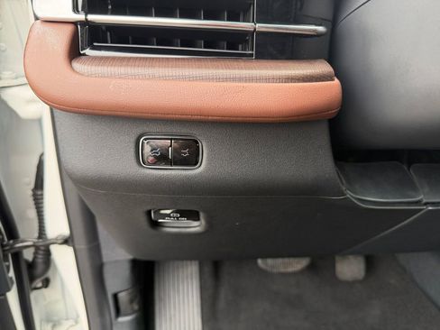 Used 2025 Lincoln Navigator L Reserve image 36