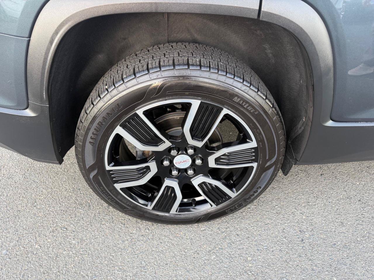 Used 2019 GMC Acadia SLT w/ Black Edition FWD image 16