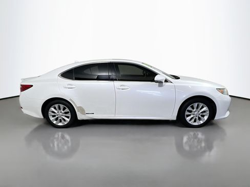 Used 2013 Lexus ES 300h w/ Luxury Pkg FWD image 3