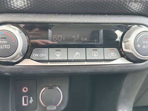 Used 2018 Nissan Kicks SV FWD image 21
