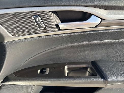 Used 2020 Ford Fusion SEL image 15