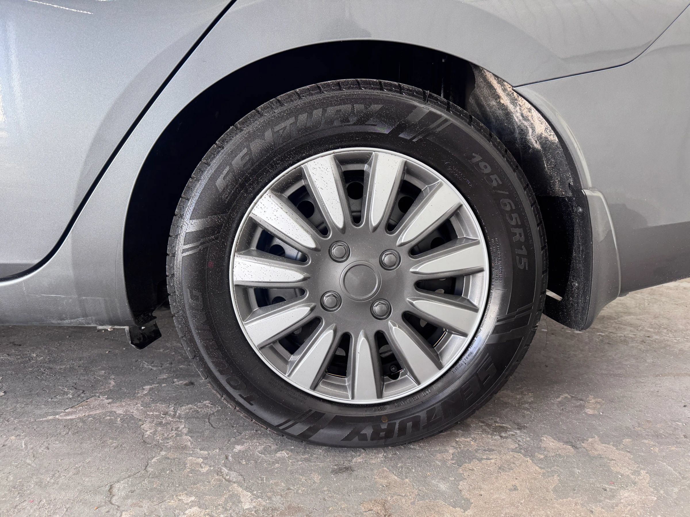 Used 2021 Nissan Versa S FWD image 14