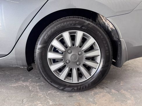 Used 2021 Nissan Versa S FWD image 14