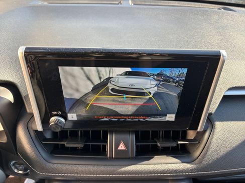 Used 2025 Toyota RAV4 XLE image 17