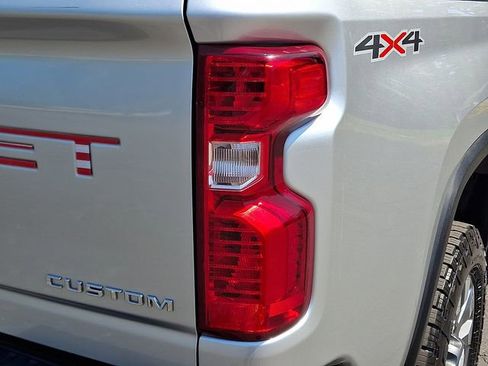 Used 2022 Chevrolet Silverado 2500 Custom w/ Custom Convenience Package AWD/4WD image 11