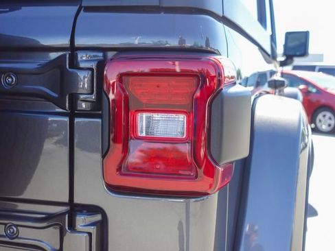 Used 2022 Jeep Wrangler Unlimited Sahara AWD/4WD image 6