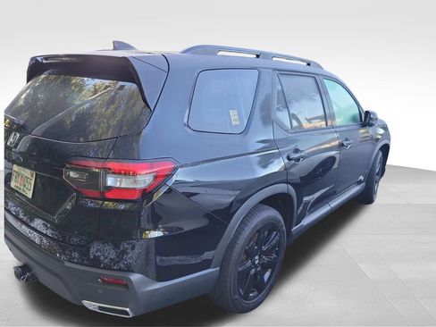 Used 2025 Honda Pilot Black Edition image 12