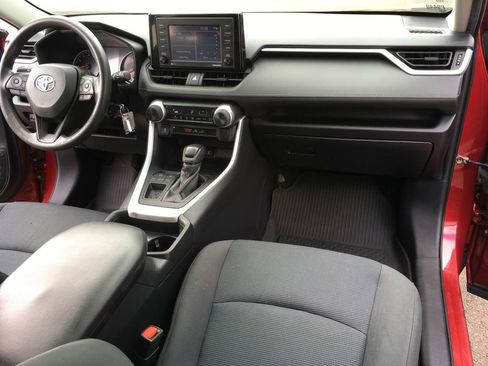 Used 2021 Toyota RAV4 LE FWD image 31