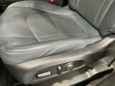 Used 2020 Buick Enclave Essence w/ LPO, Cargo Package FWD image 3