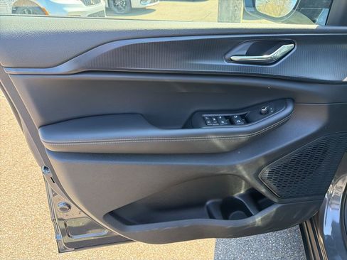 Certified 2025 Jeep Grand Cherokee L Laredo AWD/4WD image 6