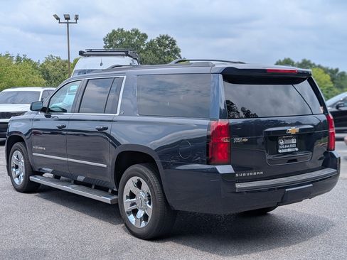 Used 2018 Chevrolet Suburban LT w/ LT Signature Package RWD image 7