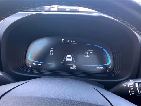 Certified 2025 Hyundai Venue SEL FWD image 25