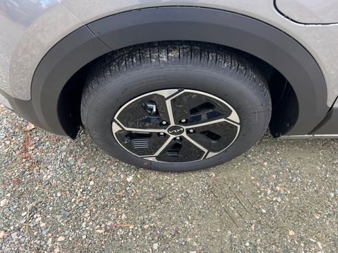 New 2025 Kia Niro EX w/ EX Cold Weather Package image 10