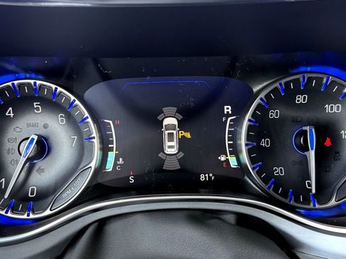 New 2026 Chrysler Pacifica Limited w/ Uconnect Theater Family Group image 27