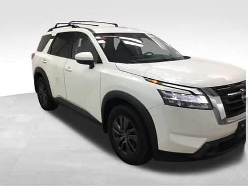 Used 2022 Nissan Pathfinder SV AWD/4WD image 4