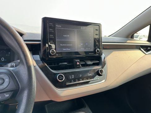 Certified 2022 Toyota Corolla LE FWD image 3