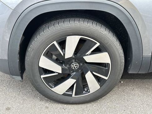 Used 2024 Volkswagen Atlas Cross Sport SE image 3