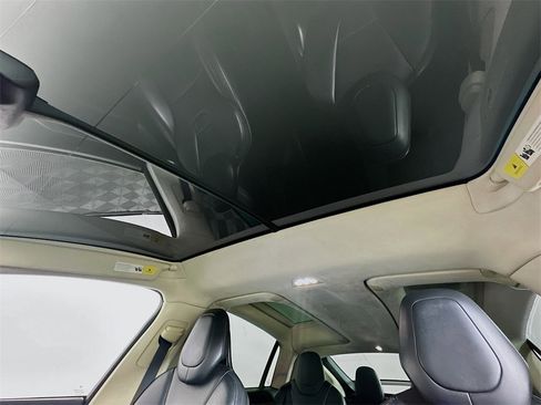 Used 2017 Tesla Model X 75D image 21