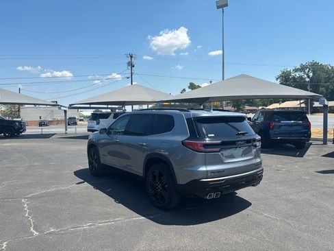 Used 2026 GMC Acadia Elevation w/ Black Edition FWD image 8