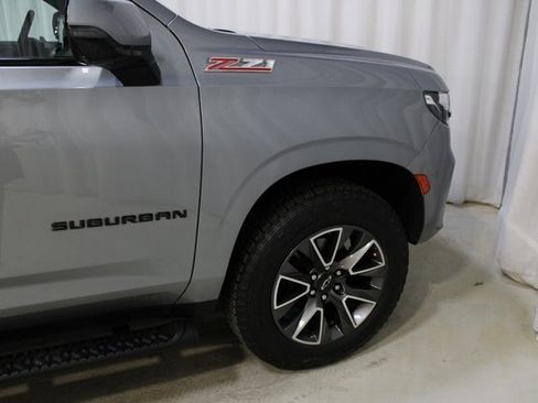 Used 2023 Chevrolet Suburban Z71 w/ Luxury Package image 11