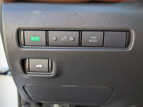 Certified 2024 Nissan Sentra SR w/ SR Premium Package image 36