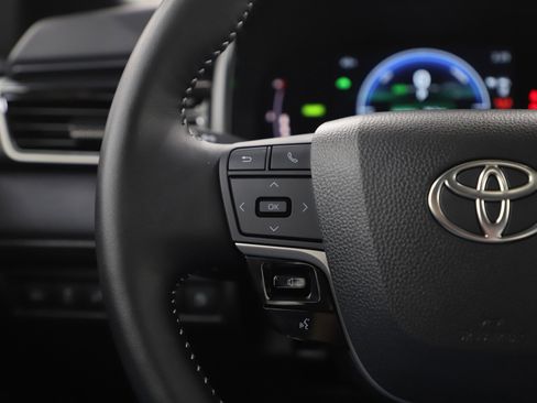 Used 2025 Toyota Camry SE w/ Convenience Package image 25