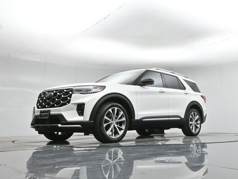 Certified 2025 Ford Explorer Platinum w/ Ultimate Package image 54