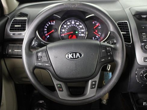Used 2014 Kia Sorento LX image 6