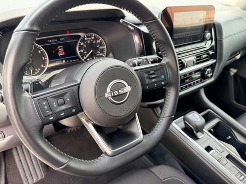 Used 2024 Nissan Pathfinder SV FWD image 23