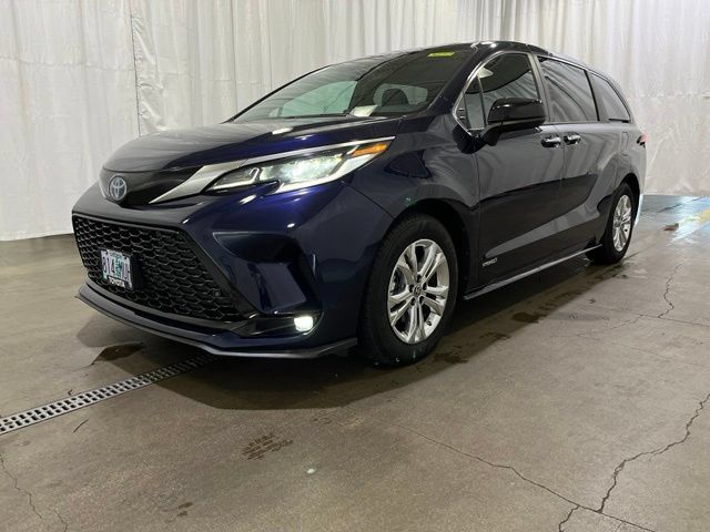 Certified 2021 Toyota Sienna XSE AWD/4WD image 28